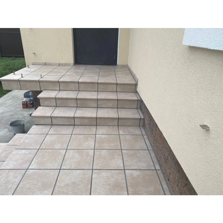 Ступень угловая Westerwalder Atrium Hellbeige Eckflorentiner WKS31160 E/160-KE 32x32 см