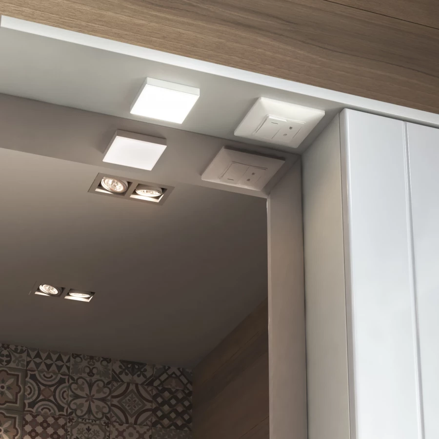 Зеркало шкаф Vigo Diana 700 навесной правый со спотом z.DIA.70.R.El 70x70 см