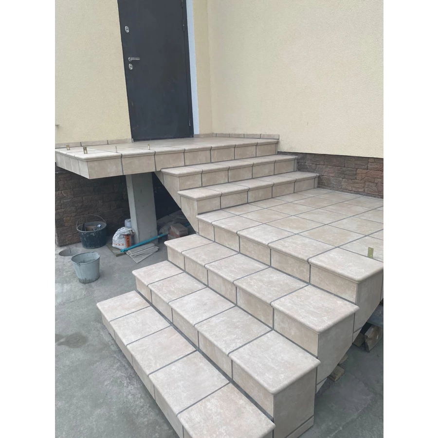 Ступень угловая Westerwalder Atrium Hellbeige Eckflorentiner WKS31160 E/160-KE 32x32 см