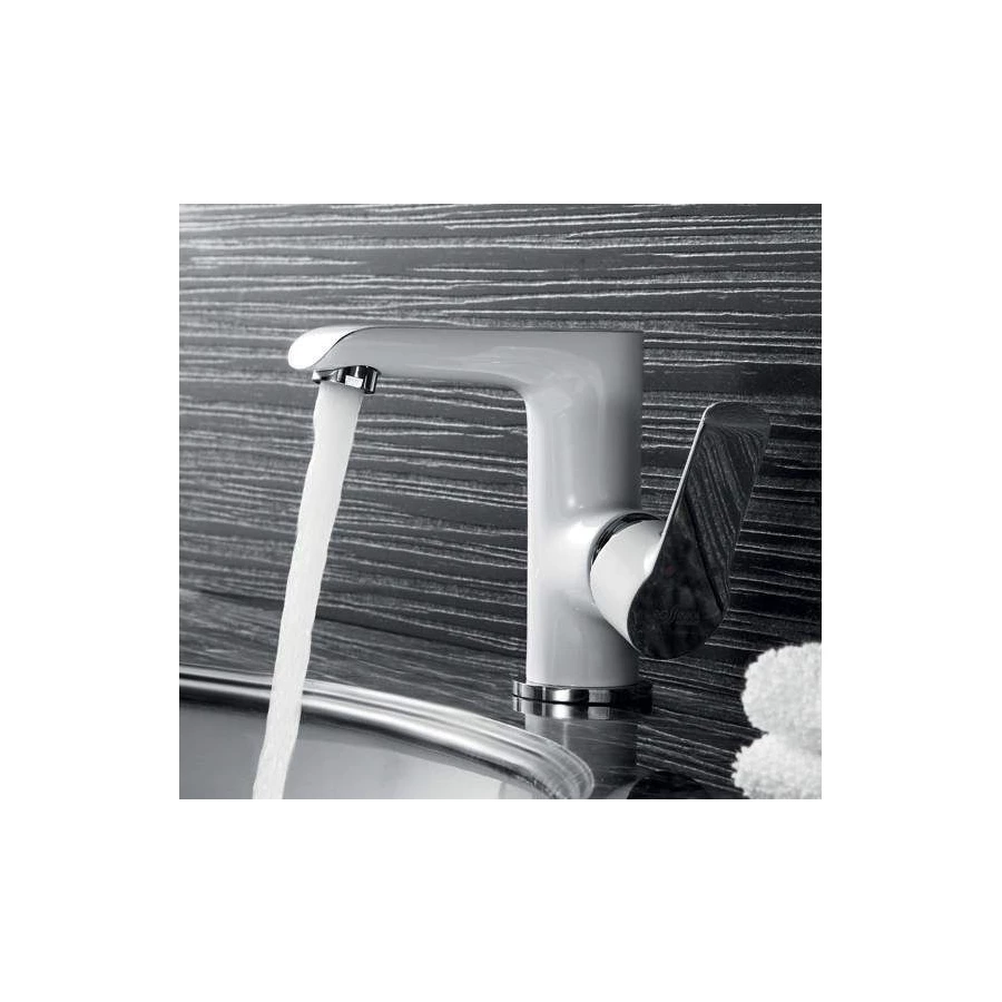 Смеситель для раковины Rossinka W W35-12 белый