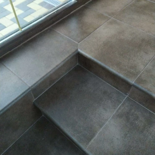 Ступень угловая Westerwalder Atrium Mocca Eckflorentiner 243155518/WKS31180 E 32x32 см