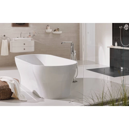 Смеситель для ванны Grohe Essence+ с душевым гарнитуром хром 23491001