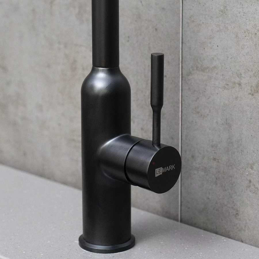 Смеситель Lemark Expert для кухни с поворотным изливом черный LM5079BL
